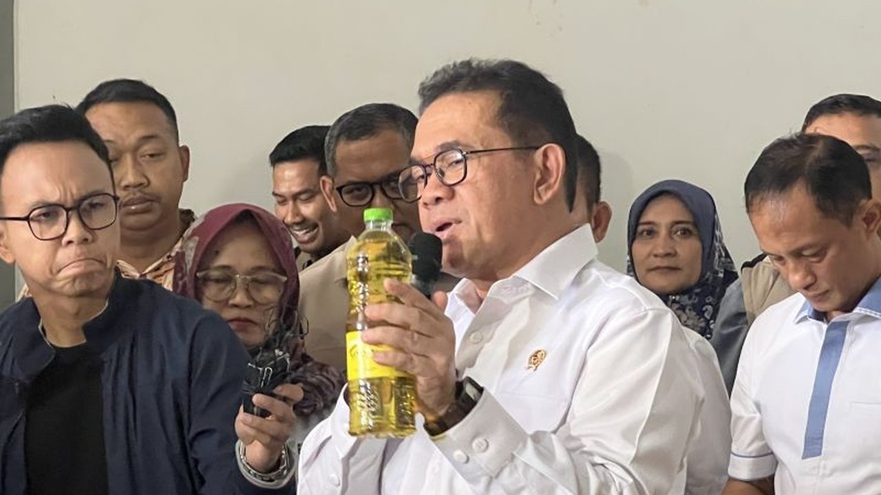 Menteri Perdagangan mengungkapkan distributor nakal Minyakita melanggar aturan dengan menggunakan minyak komersial, bukan minyak DMO, sehingga pabriknya disegel.
