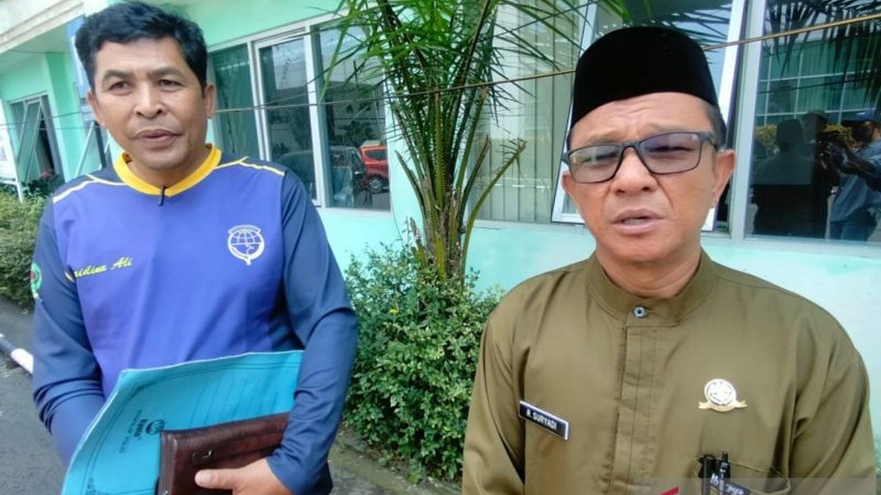 Pemkab Rejang Lebong siapkan anggaran Rp1,1 miliar untuk perbaikan lampu jalan di Kota Curup, sebagai program 100 hari kerja Bupati dan Wakil Bupati terpilih.