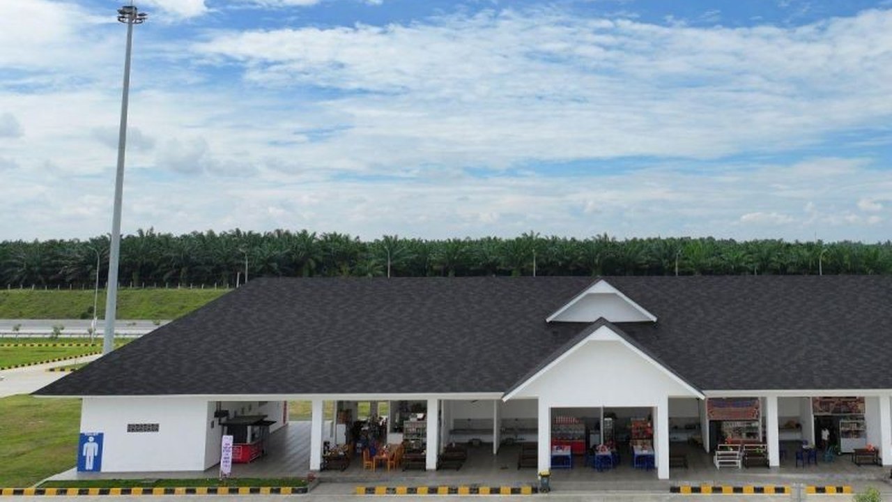 PT Hutama Karya menambah 4 rest area baru di ruas Tol Trans Sumatera, sehingga totalnya menjadi 31 rest area untuk mendukung kelancaran mudik Lebaran 2025.