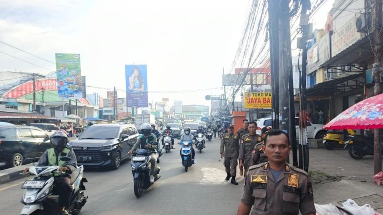 Satpol PP Tangerang Patroli, Bersihkan Sampah Visual dan Tertibkan PKL