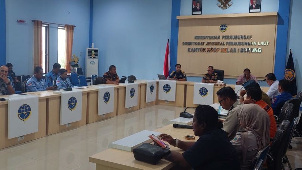 KSOP Sorong memastikan 15 kapal siap melayani angkutan Lebaran 2025, berbagai instansi terkait bahu-membahu mengamankan arus mudik di Papua Barat Daya.