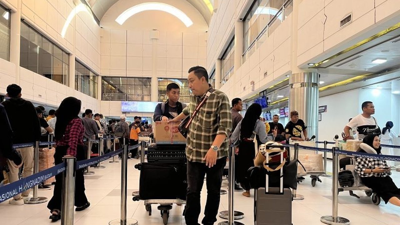 Bandara Hang Nadim Batam menambah 29 penerbangan untuk mengantisipasi lonjakan penumpang mudik Lebaran 2025, dengan perkiraan peningkatan 10 persen dibandingkan tahun lalu.