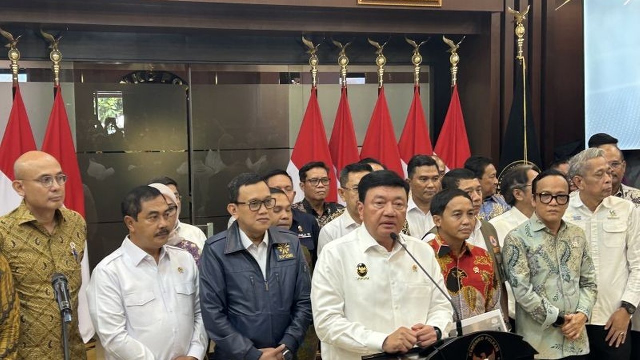 Pemerintah bentuk desk koordinasi untuk melindungi PMI dan korban perdagangan manusia, karena tingginya angka pekerja migran ilegal dan kontribusi devisa yang signifikan.