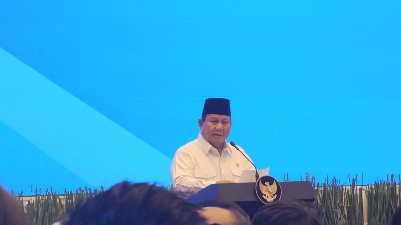 Presiden Prabowo Subianto mengapresiasi penyaluran tunjangan guru langsung ke rekening pribadi, langkah efisiensi yang dinilai mampu mengubah budaya birokrasi lama yang tidak efisien.