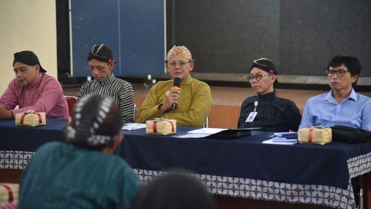 Wakil Bupati Sleman, Danang Maharsa, menekankan pentingnya akses pendidikan bagi anak dari keluarga miskin sebagai upaya memutus rantai kemiskinan, dengan pemanfaatan program seperti beasiswa Sleman Pintar.