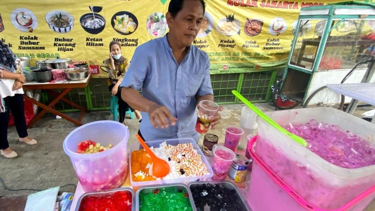 Suku Dinas Kesehatan Jakarta Selatan memastikan 324 sampel takjil yang diperiksa aman dikonsumsi karena bebas dari bahan berbahaya, memberikan imbauan kepada pedagang dan konsumen.