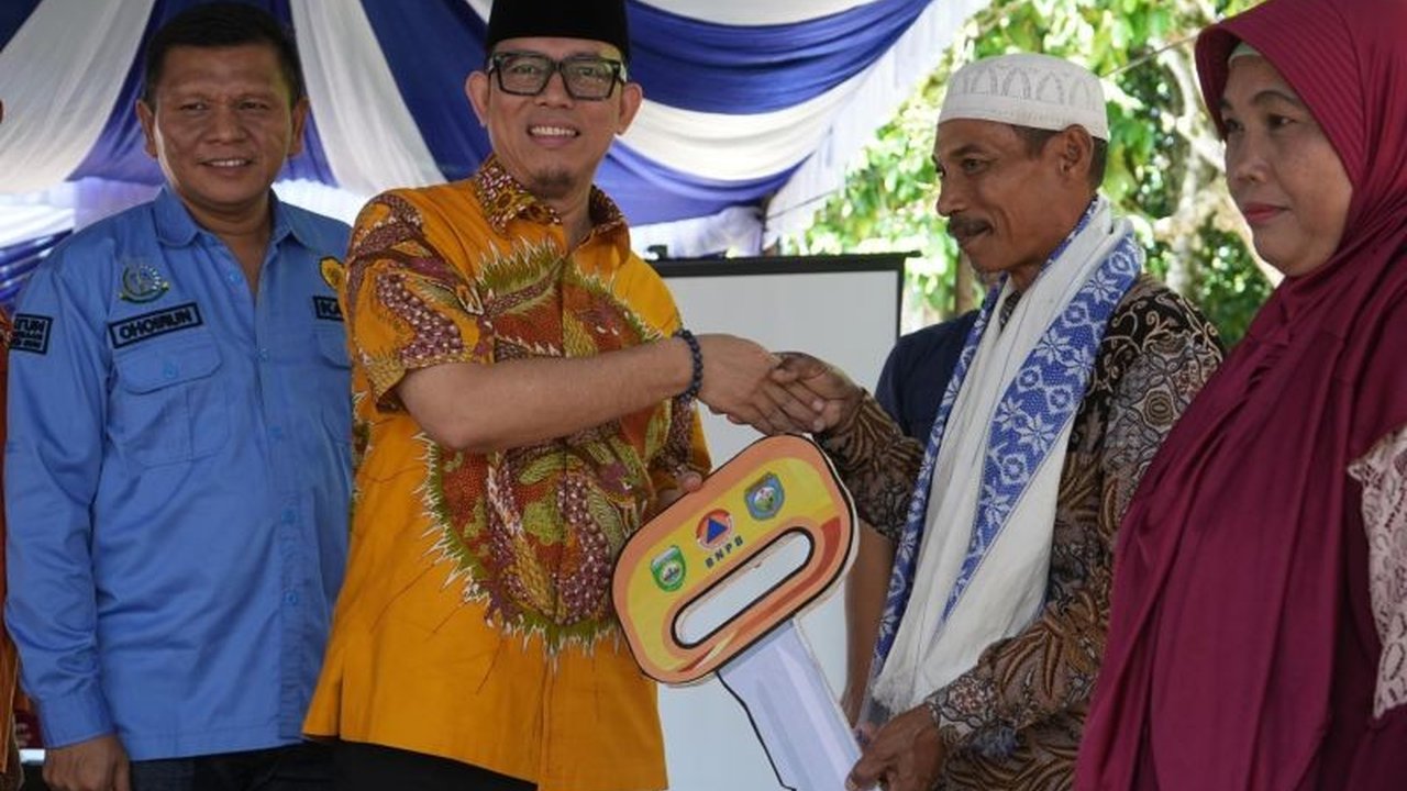 Pemerintah Kabupaten OKU menyerahkan 32 unit Rumah Tahan Gempa (RTG) dan Rumah Instan Sederhana Sehat (RISHA) kepada korban banjir, dengan total 45 unit rumah yang akan dibangun untuk warga terdampak bencana.