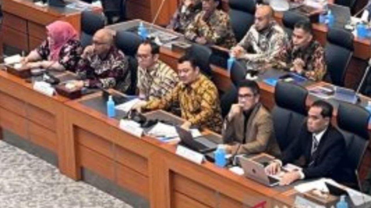 Direktur Utama TVRI, Iman Brotoseno, membantah telah merendahkan ASN dalam RDP di DPR, Ia menjelaskan pernyataannya dipotong sehingga konteksnya menjadi tidak utuh.