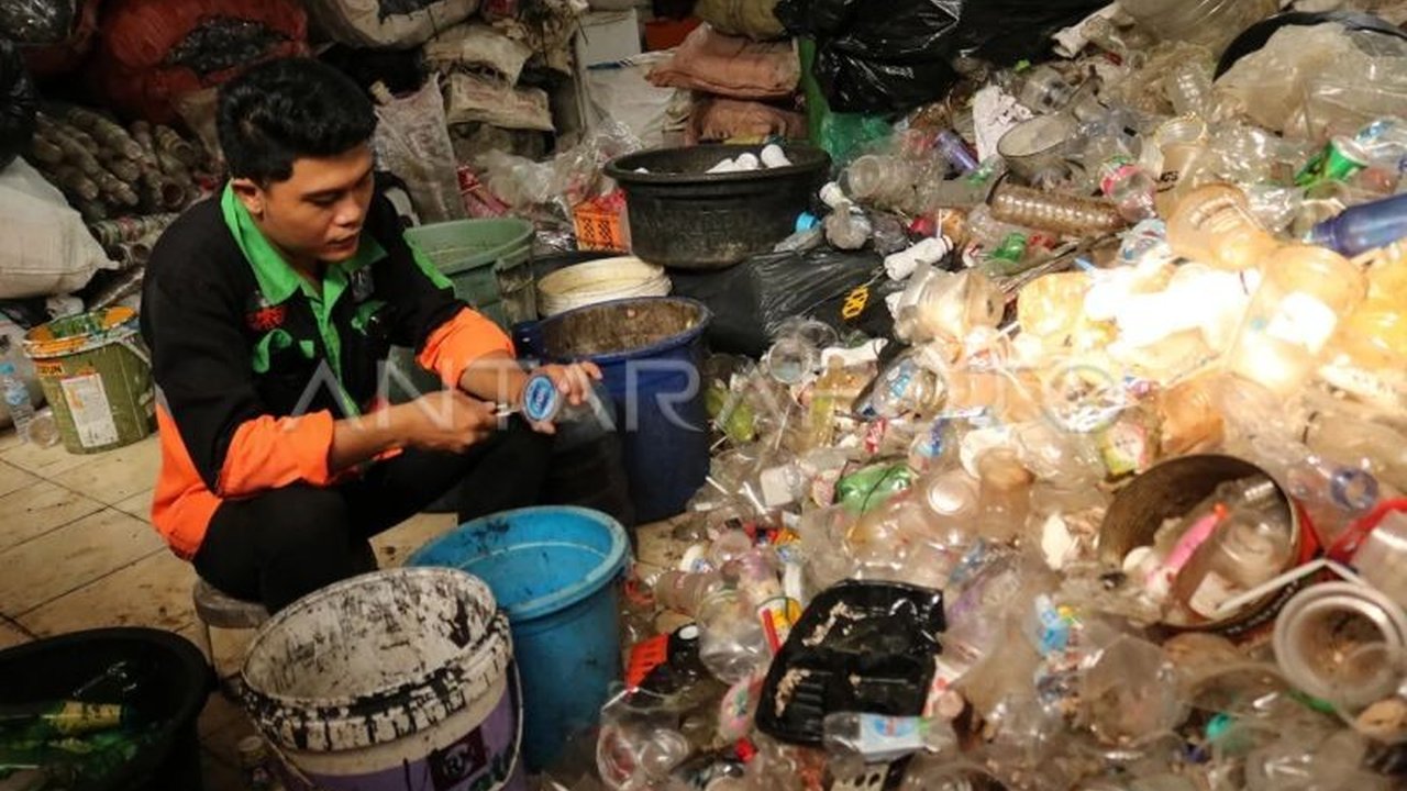 KLH Dorong Peningkatan Partisipasi Masyarakat dalam Bank Sampah Lewat Pendekatan Budaya