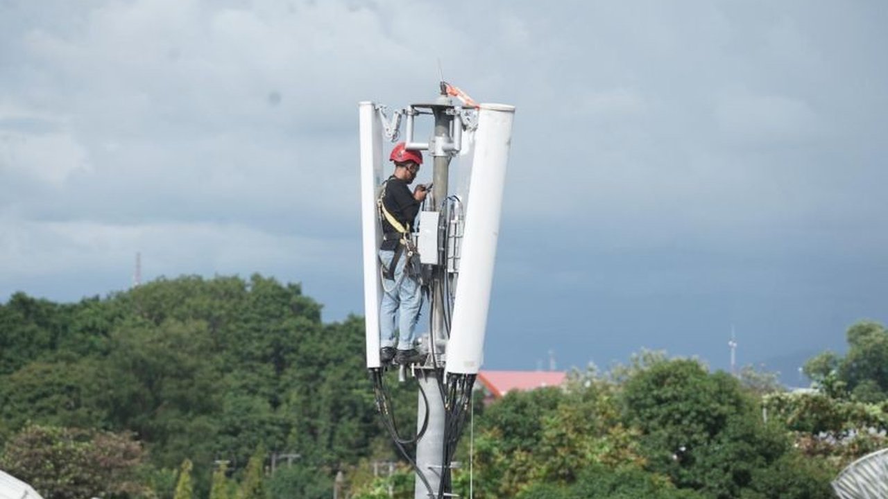 Telkomsel memetakan 21 titik keramaian di Sulawesi untuk memastikan layanan jaringan tetap optimal selama Ramadan dan Idul Fitri, dengan antisipasi lonjakan trafik data hingga 11,83 persen.