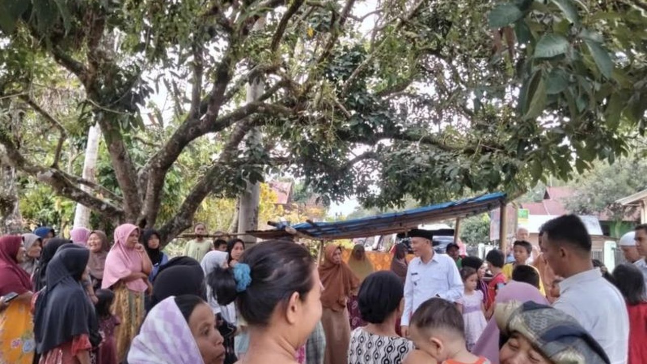 Pemerintah Kabupaten Pasaman, Sumatera Barat, mengalokasikan Rp12,1 miliar untuk program pendidikan gratis 12 tahun pada 2025, bertujuan mewujudkan generasi unggul dan mengakhiri pungutan SPP di sekolah.