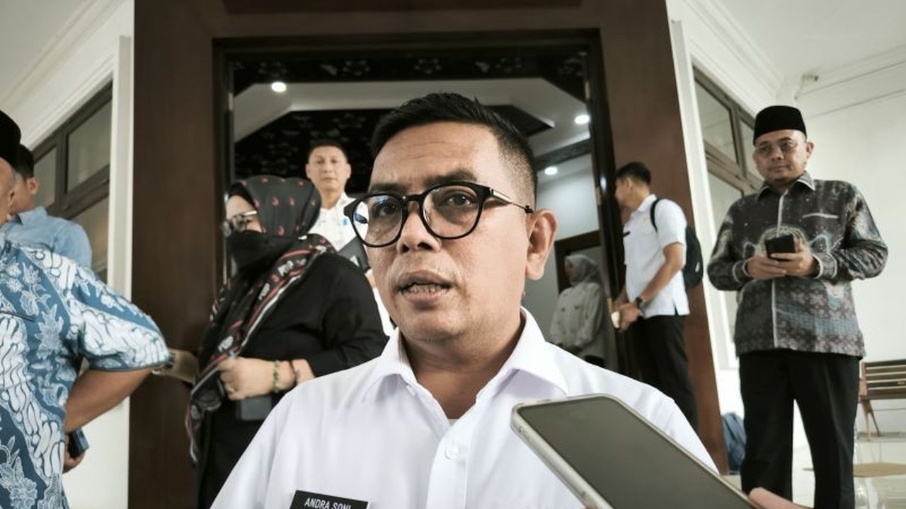 Investasi baru di Banten menjadi angin segar di tengah isu PHK besar-besaran di perusahaan alas kaki, Gubernur Banten siapkan pelatihan dan insentif untuk karyawan terdampak.