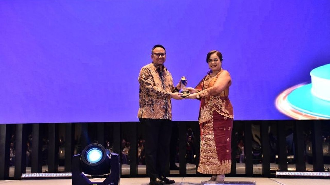 OJK menerbitkan POJK Nomor 4 Tahun 2025 tentang Penyelenggara Agregasi Jasa Keuangan (PAJK) untuk melindungi konsumen dan memastikan keamanan transaksi keuangan digital.