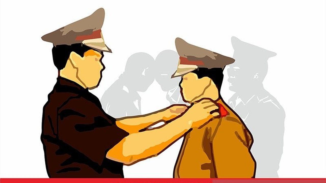 Mabes Polri melakukan mutasi besar-besaran terhadap 1.255 personel Pati dan Pamen, termasuk pergantian sejumlah direktur dan kepala korps, guna penyegaran organisasi dan peningkatan profesionalisme.