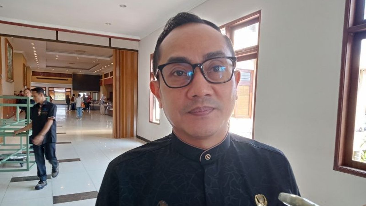 Dinas Kesehatan Kota Mataram menunggu distribusi vaksin meningitis dan influenza untuk 736 calon haji tahun 2025, guna memastikan kesehatan jamaah selama di Tanah Suci.