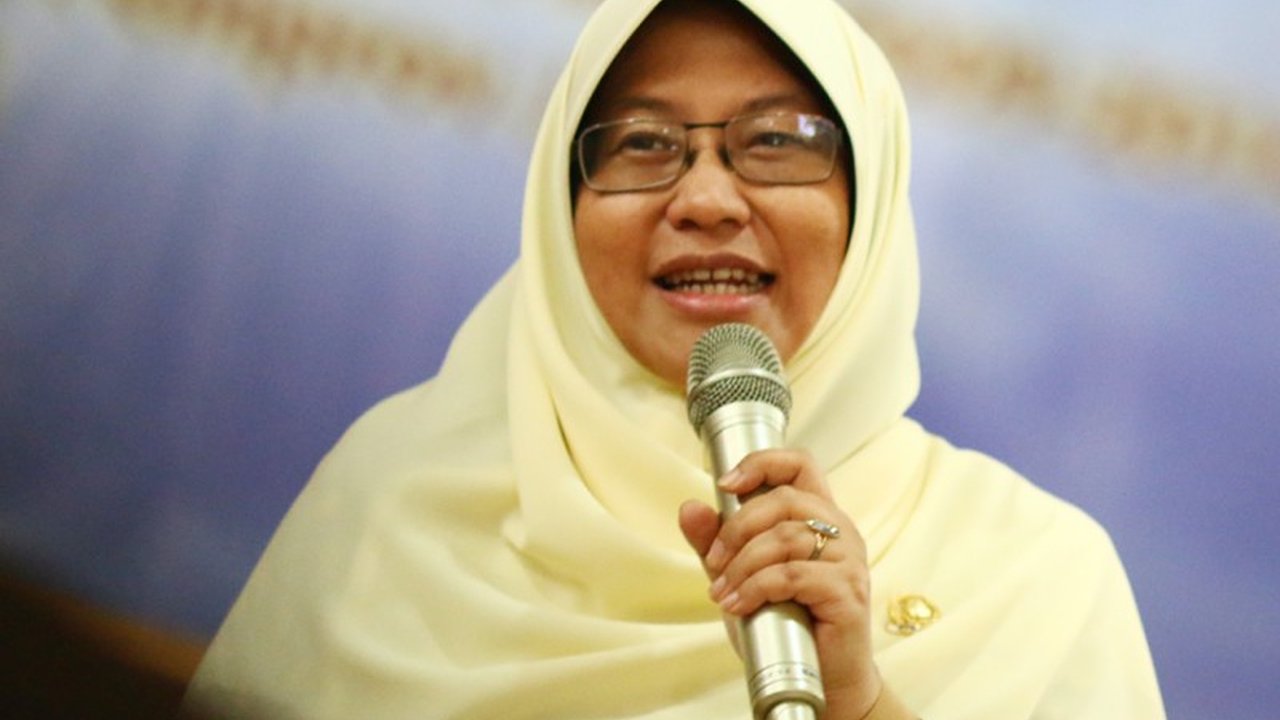 Anggota Komisi X DPR RI Ledia Hanifa Amaliah mendorong peningkatan penggunaan pendekatan komunikasi visual dalam pendidikan untuk menarik minat generasi muda yang lebih akrab dengan media visual.