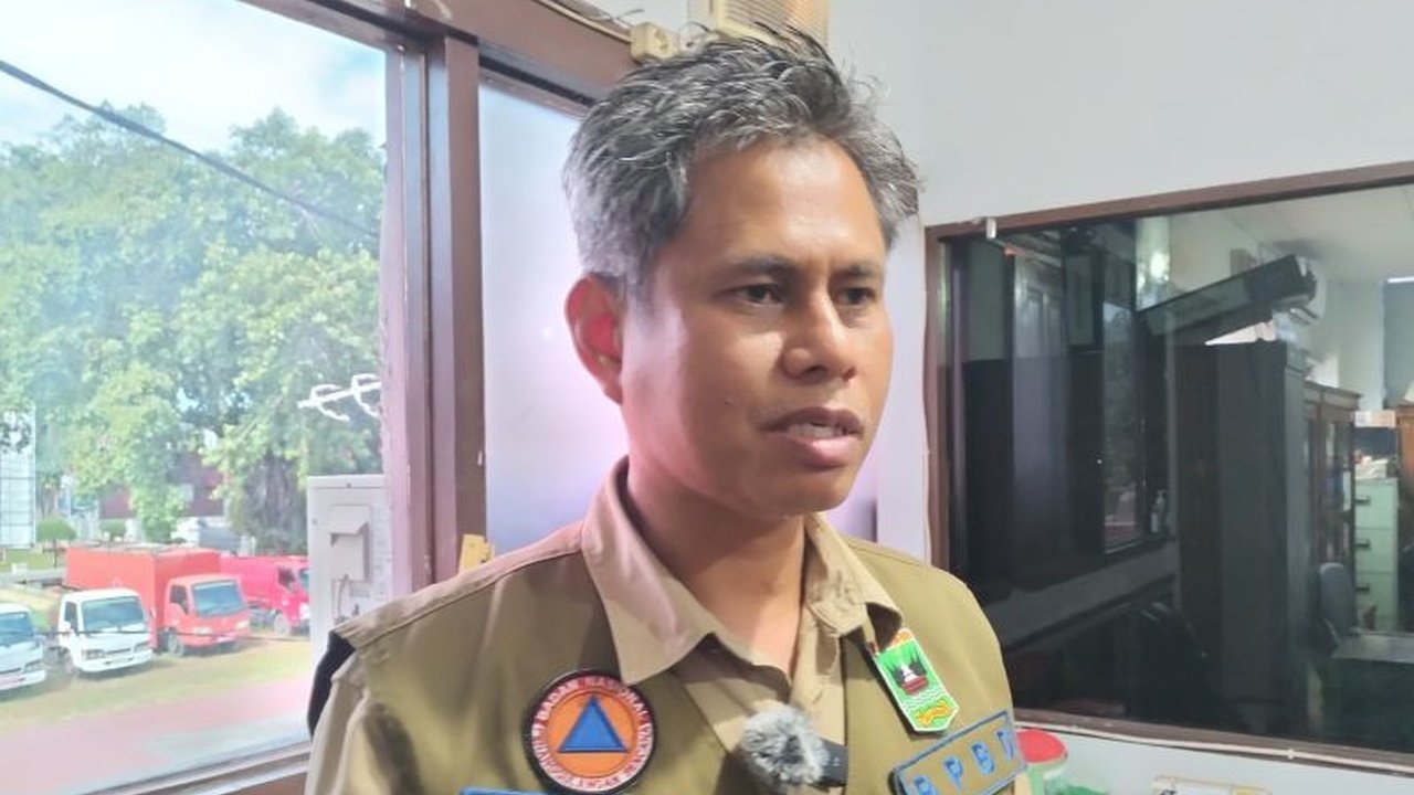 Banjir di Pesisir Selatan, Sumatera Barat, merusak parah jembatan strategis, menghambat akses petani dan menuntut perbaikan segera dari pemerintah.