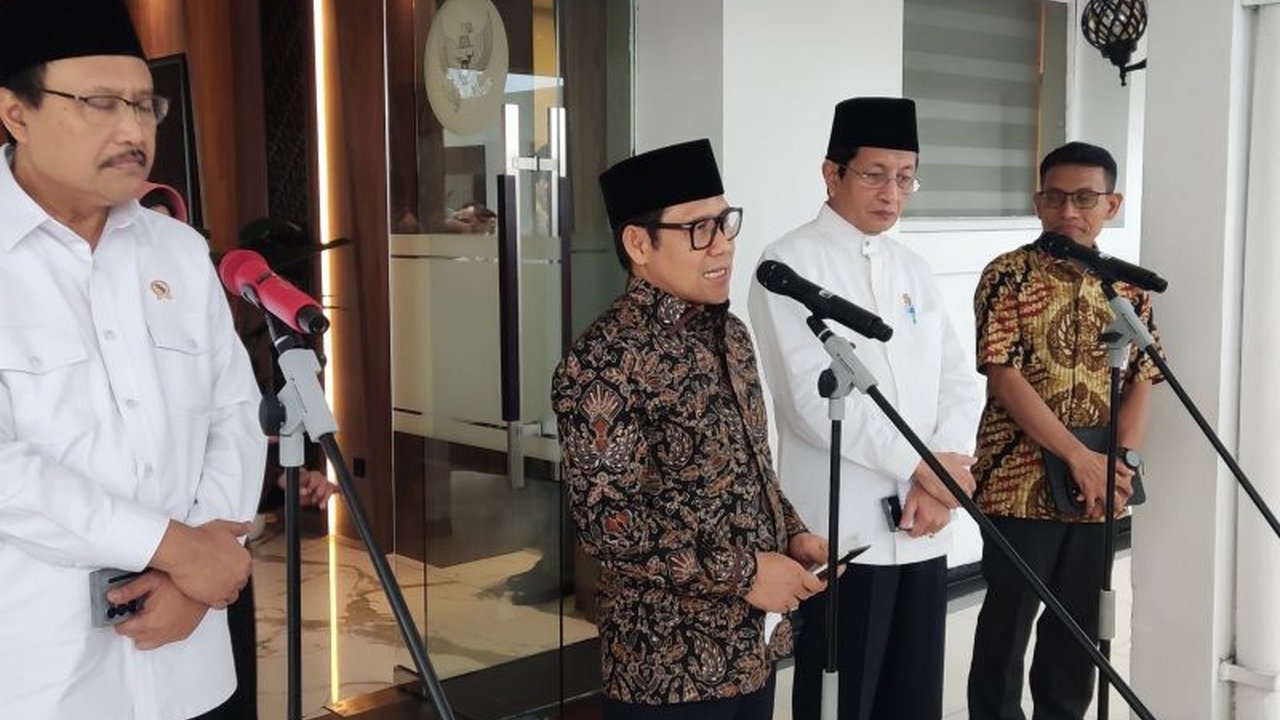 Menteri Koordinator Bidang Pemberdayaan Manusia dan Kebudayaan menggelar rapat tingkat menteri untuk membahas optimalisasi dana umat dalam penanggulangan kemiskinan di Indonesia, dengan fokus pada penggunaan Data Tunggal Sosial Ekonomi Nasional (DTSEN).