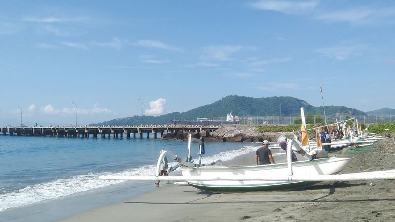 BBMKG memperingatkan potensi gelombang laut setinggi 2,5 meter di perairan Bali pada 14-17 Maret 2025, mengancam keselamatan nelayan dan aktivitas wisata bahari.