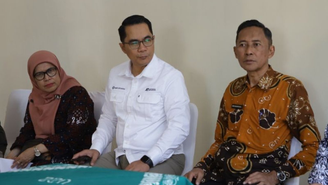 Bank Indonesia DIY mengimbau masyarakat menukarkan uang di tempat resmi seperti bank atau layanan kas keliling untuk menghindari pemotongan, layanan tersedia hingga 26 Maret 2025.