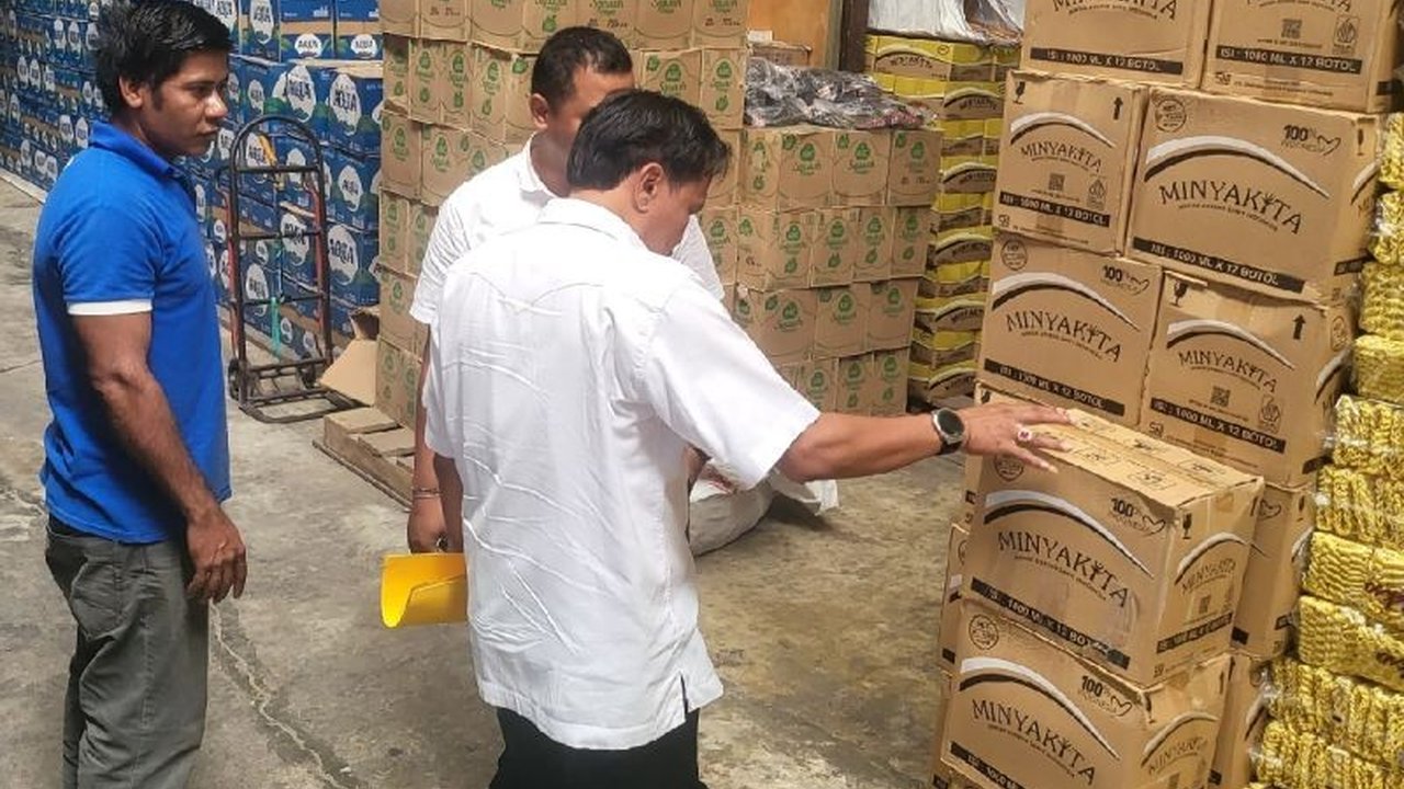 Satgas Pangan Polda Papua mengungkap temuan MinyaKita kemasan 1 liter yang ternyata isinya kurang 10 mililiter, memicu koordinasi dengan instansi terkait untuk memastikan kepatuhan terhadap standar kemasan.