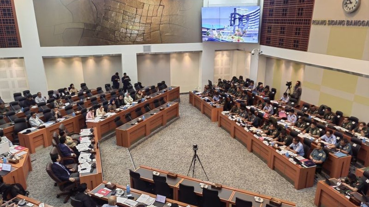 Panglima TNI Jenderal Agus Subianto tegaskan komitmennya terhadap supremasi sipil dalam revisi UU TNI, memastikan TNI tetap profesional dan tidak tumpang tindih dengan lembaga lain.