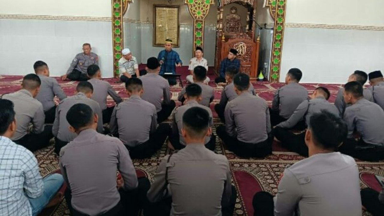 Polda Sulut Tingkatkan Keimanan dan Ketakwaan Personel Muslim Selama Ramadhan