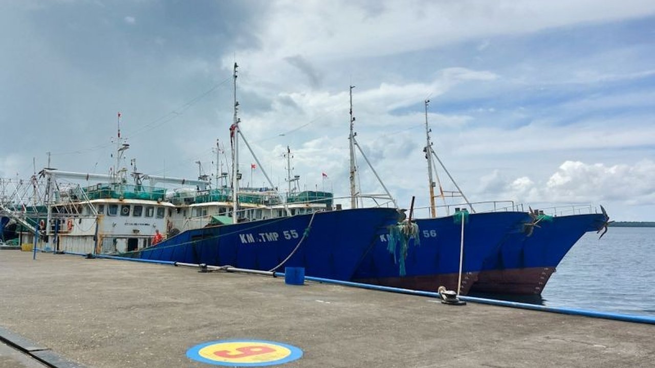 Kementerian Kelautan dan Perikanan (KKP) mendorong modernisasi kapal perikanan Indonesia dari bahan kayu ke besi untuk memenuhi standar kelaikan, meningkatkan daya saing, dan menjaga kelestarian lingkungan.
