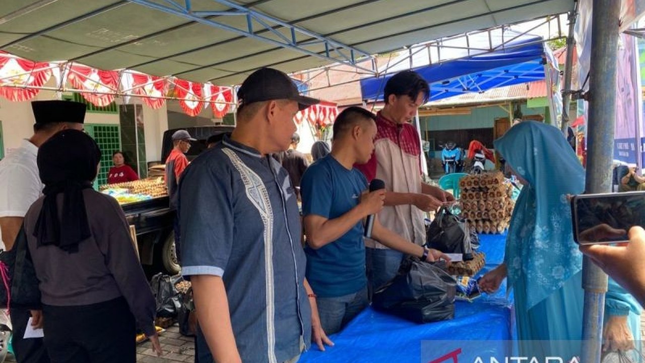 Pemerintah Kota Bengkulu menggelar operasi pasar murah selama Ramadhan 1446 H untuk menstabilkan harga kebutuhan pokok dan membantu masyarakat.