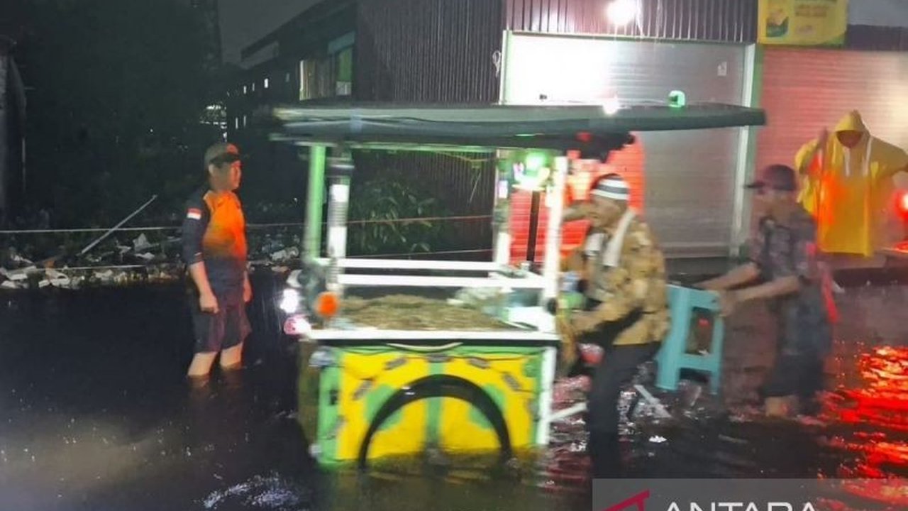 Sebanyak 12 kelurahan di Palangka Raya terendam banjir akibat luapan Sungai Kahayan dan Rungan; BPBD setempat telah menyiapkan langkah evakuasi dan dapur umum.