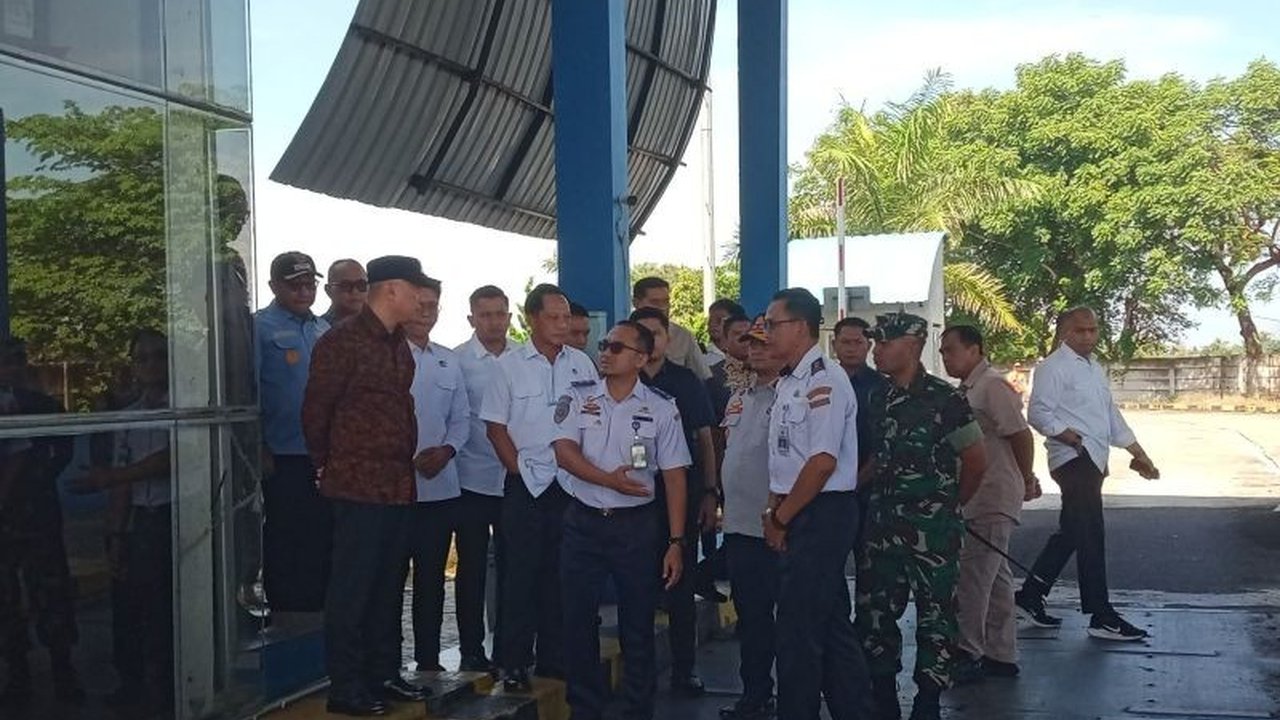 Menteri Perhubungan meninjau UPPKB Way Urang, Lampung Selatan, untuk memastikan kesiapan infrastruktur dan pengawasan angkutan jelang mudik Lebaran 2025.