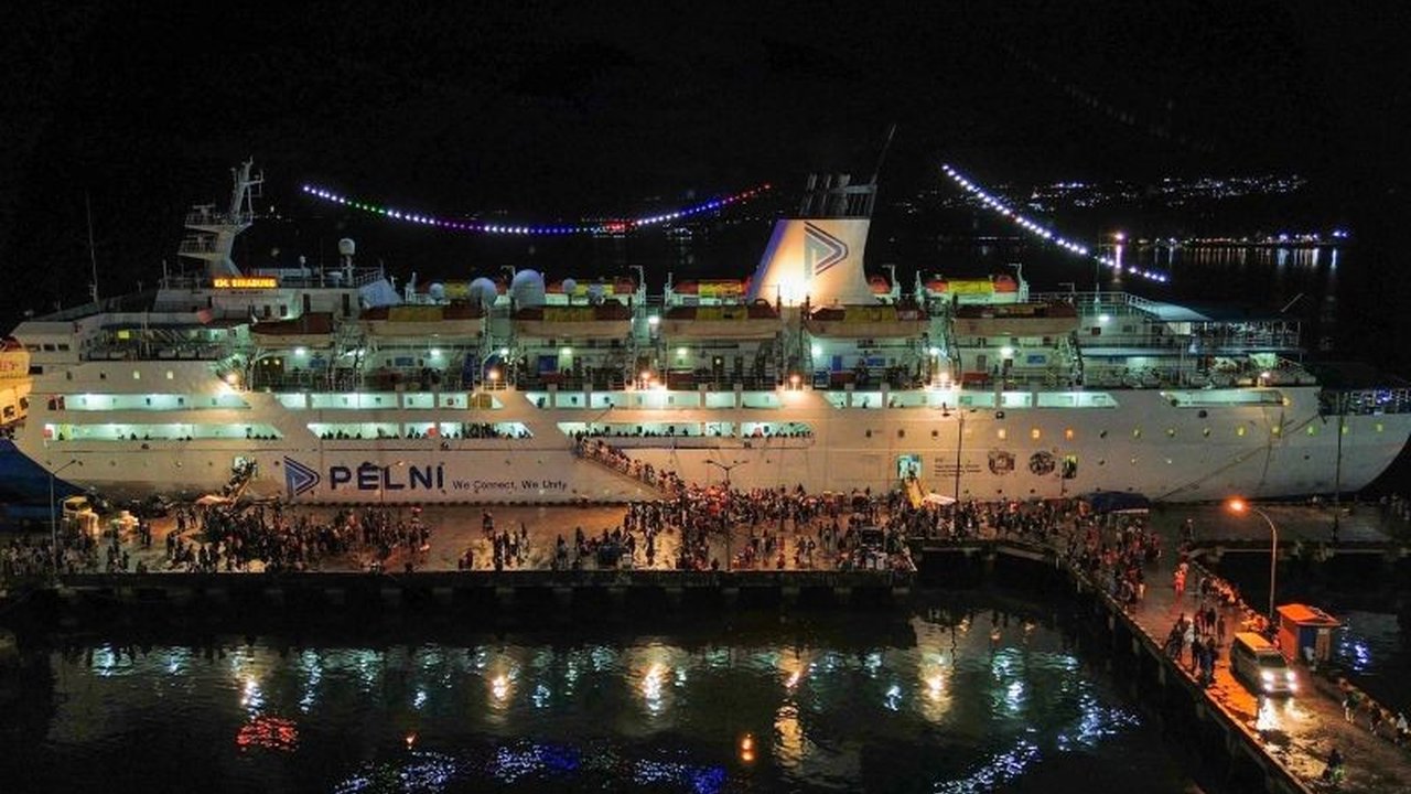 PT Pelni Sorong menyiapkan tujuh kapal untuk melayani lonjakan penumpang arus mudik Lebaran 2025, dengan rute tersibuk menuju Ambon, Makassar, Bau-Bau, dan Surabaya.