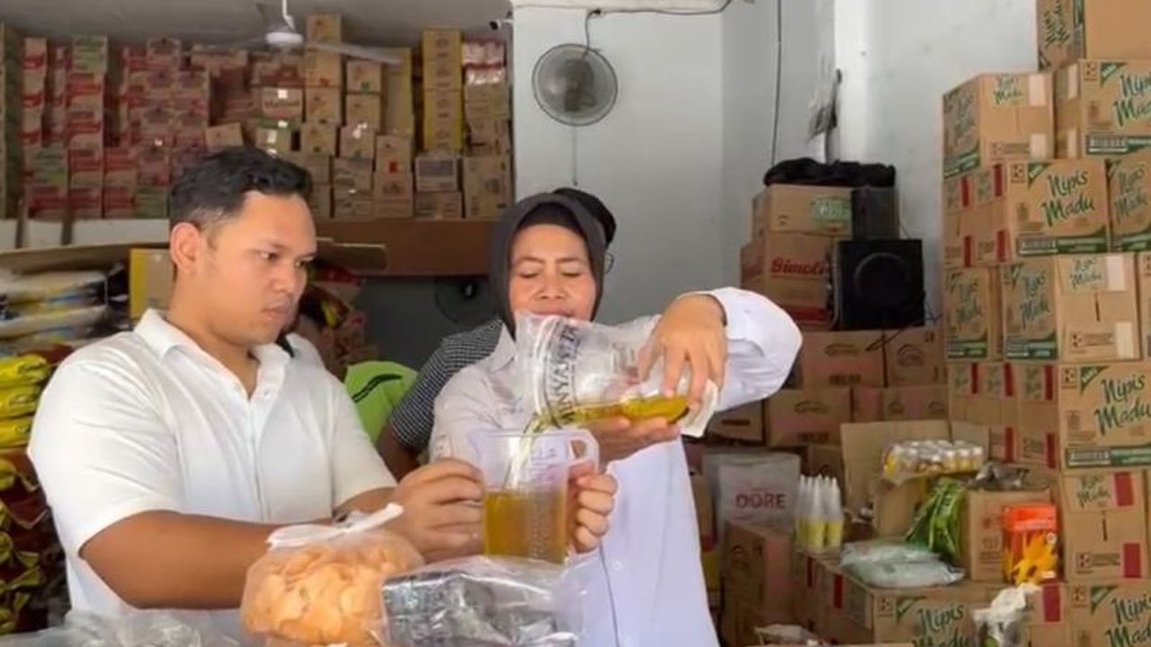 Satgas Pangan Polda Maluku Utara menemukan penyimpangan volume minyak goreng kemasan hingga 250 ml saat sidak di Ternate, dan melakukan penyelidikan lebih lanjut.