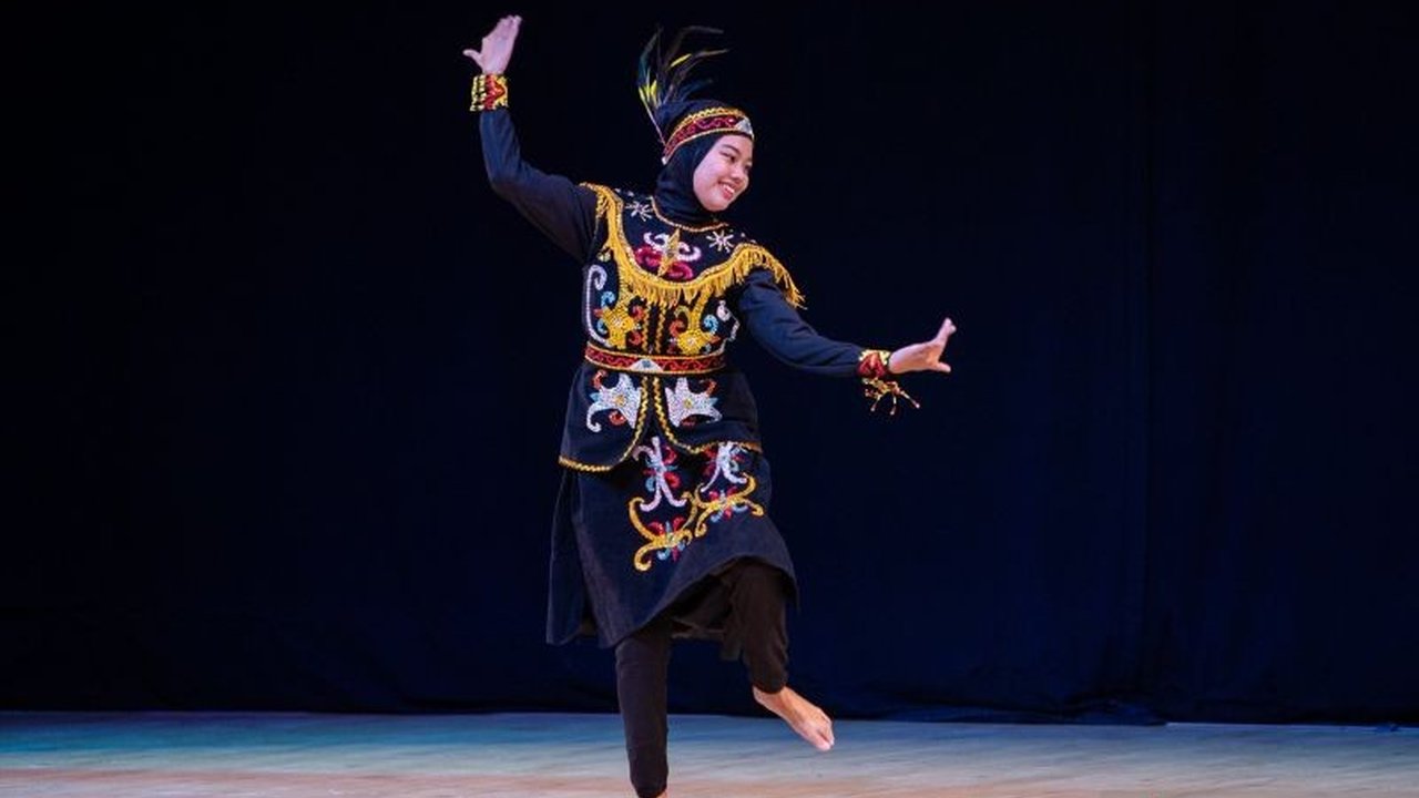 Atlet Indonesia, Siti Naswa, berhasil meraih medali emas dalam kategori spesial solo dance sport di Olimpiade Musim Dingin Dunia 2025, mengharumkan nama Indonesia di kancah internasional.