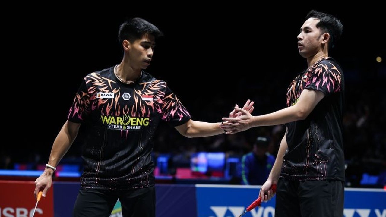 Leo/Bagas melaju ke perempat final All England 2025 setelah kemenangan dramatis atas Fikri/Daniel dalam pertandingan sesama atlet Indonesia di Birmingham.