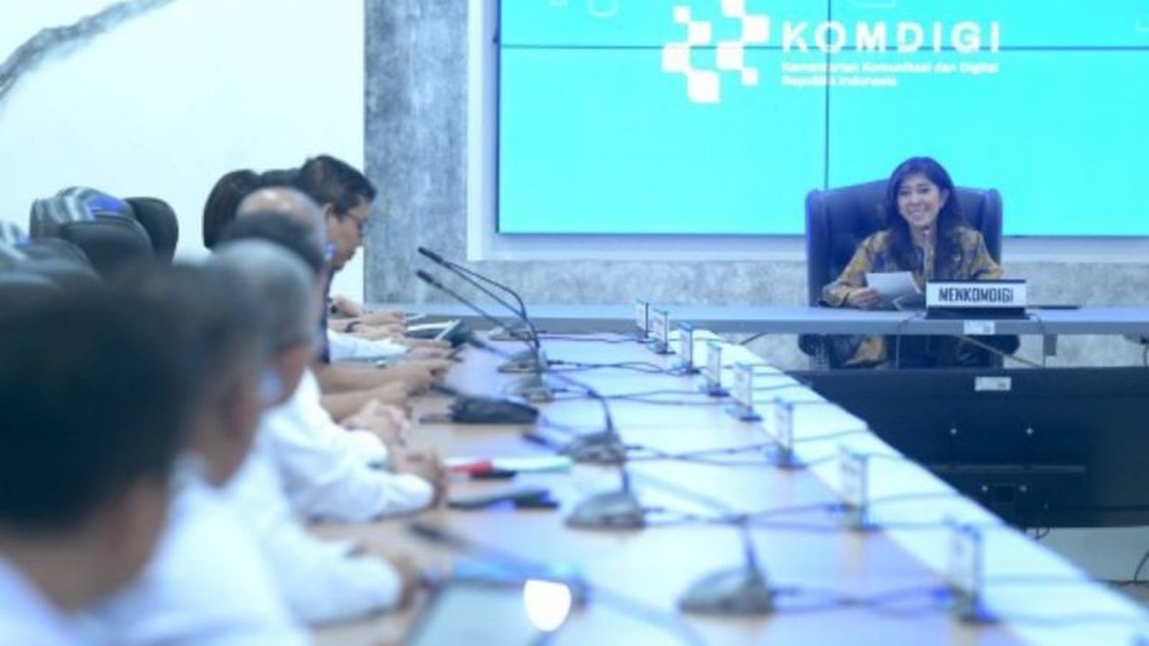Kementerian Komunikasi dan Informatika (Kominfo) berkomitmen mendorong transformasi digital industri pos, kurir, dan logistik lewat percepatan regulasi yang adaptif di era digital untuk menopang pertumbuhan ekonomi.