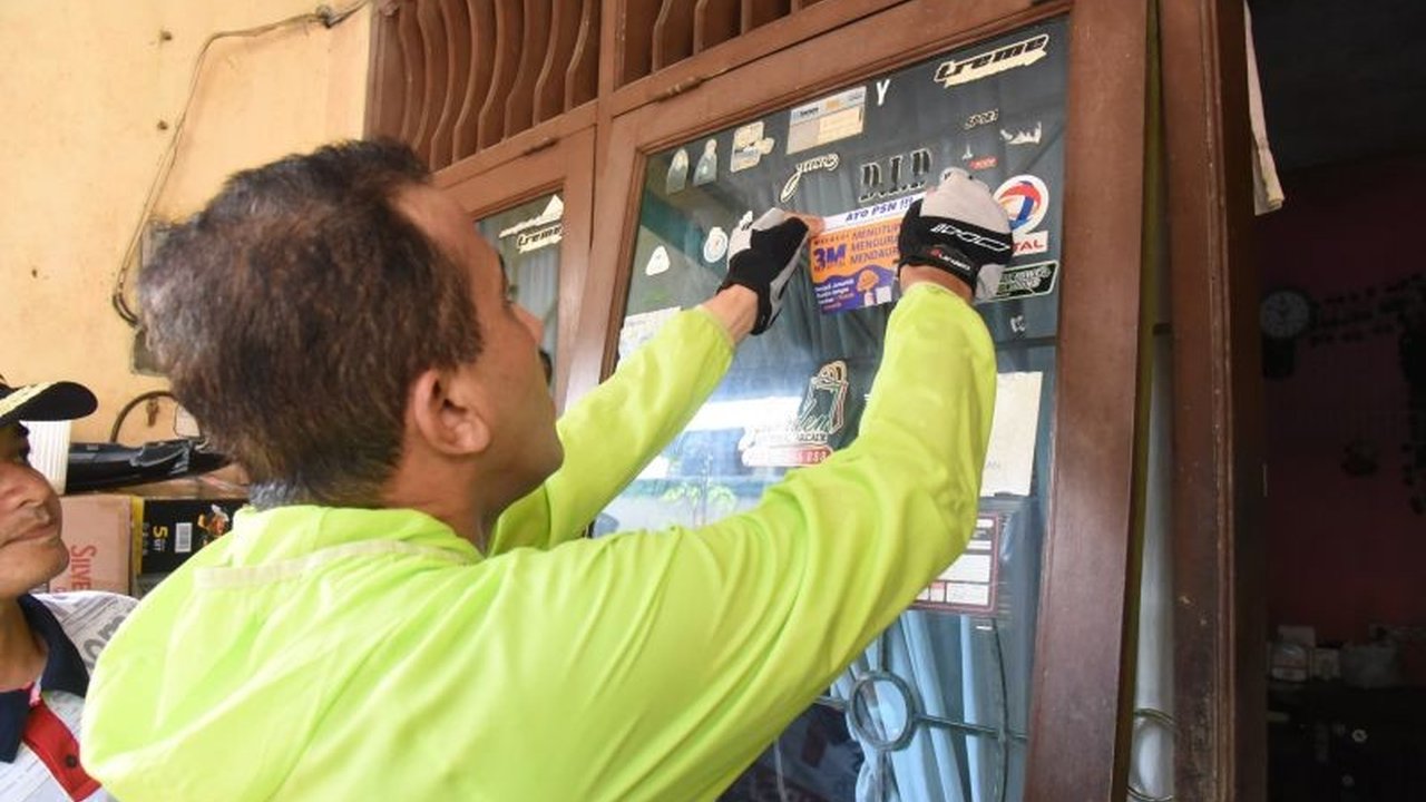 Pemberantasan Sarang Nyamuk (PSN) digencarkan Pemkot Jaktim untuk mencegah Demam Berdarah Dengue (DBD), meskipun kasus masih rendah, wilayah Ciracas tercatat sebagai yang tercepat peningkatan kasusnya.