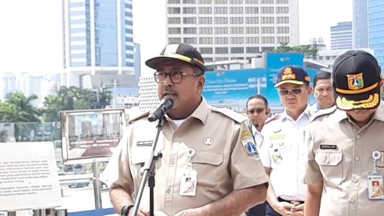 Wagub Rano Karno mengingatkan warga Jakarta untuk waspada terhadap Demam Berdarah Dengue (DBD) dan rob yang diprediksi akan terjadi akhir Maret 2025, serta mengimbau peningkatan kebersihan lingkungan.