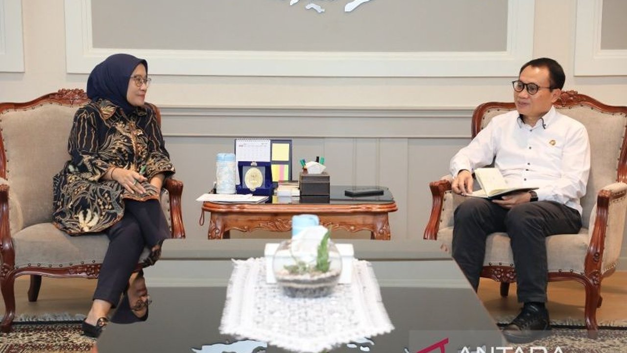 MenPANRB Rini Widyantini tekankan pentingnya penguatan BAPETEN melalui regulasi yang lebih jelas, koordinasi efektif, dan SDM yang kompeten untuk optimalkan pengawasan tenaga nuklir di Indonesia.