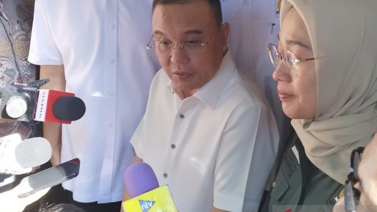 Ketua Harian Gerindra, Dasco Ahmad, membantah isu Menkeu Sri Mulyani akan mundur setelah pertemuannya dengan Prabowo Subianto, menegaskan pertemuan tersebut hanya silaturahmi dan membahas ekonomi.