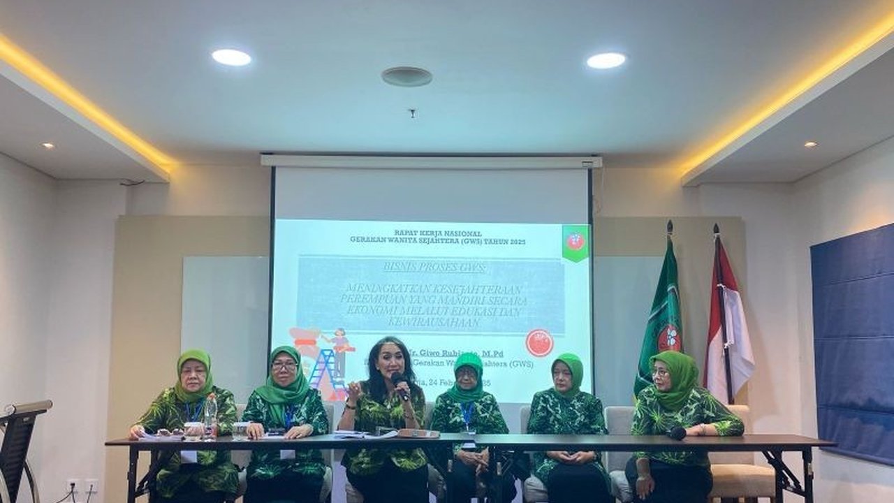Gerakan Wanita Sejahtera (GWS) menggelar Rakernas di Yogyakarta, membahas isu krusial kekerasan terhadap perempuan, stunting, dan kendala perempuan dalam UMKM untuk mencapai kesejahteraan berkelanjutan.