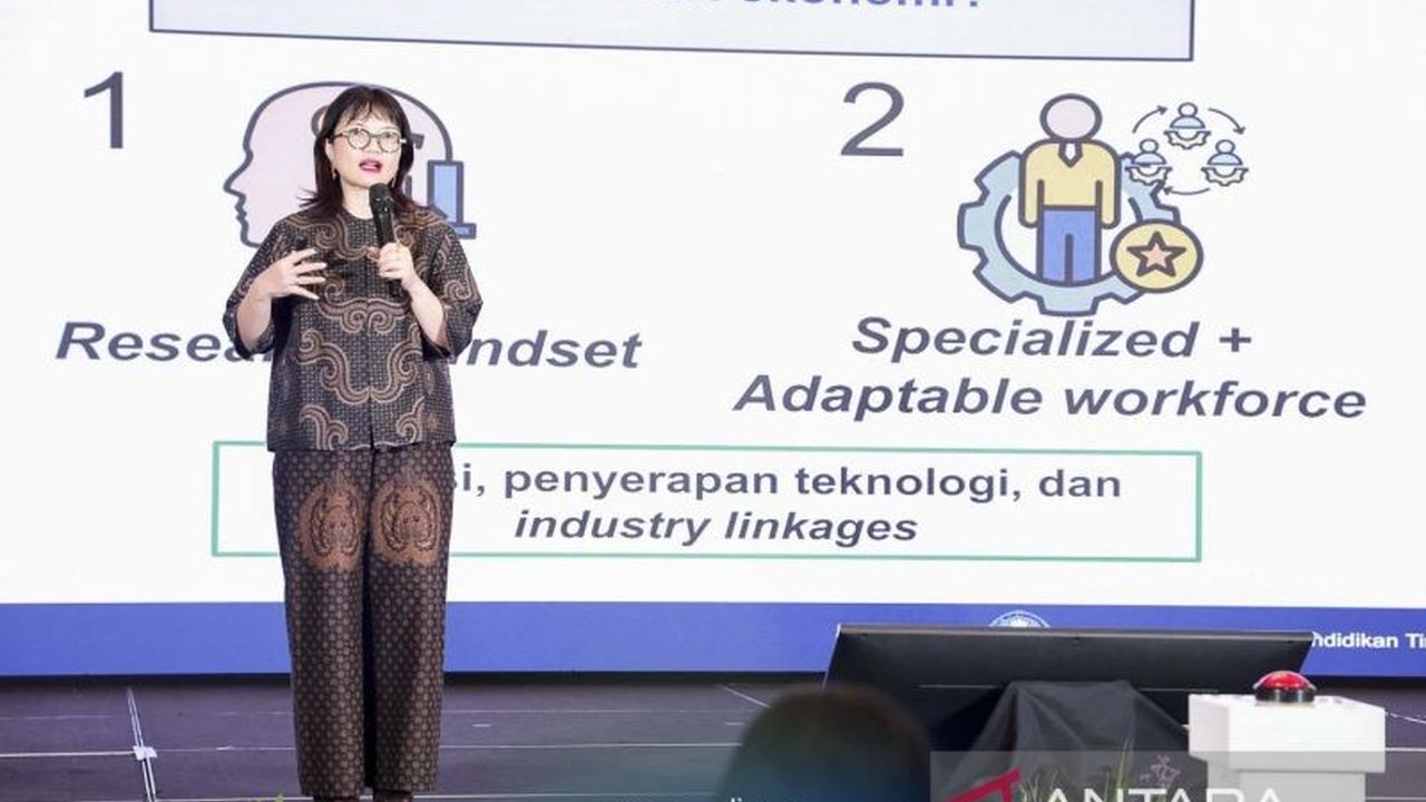 Wakil Menteri Pendidikan, Riset, dan Teknologi (Wamendiktisaintek) menekankan pentingnya investasi sumber daya manusia (SDM) sebagai kunci utama pertumbuhan ekonomi Indonesia, mendorong peningkatan riset, pendidikan vokasi, dan adaptasi terhadap perkemban