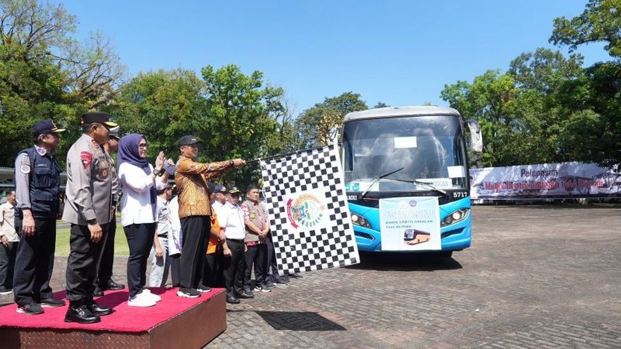 Pemerintah Provinsi Sulawesi Selatan (Sulsel) menyelenggarakan program mudik gratis dengan kuota terbatas untuk 13 destinasi pada Lebaran 2025, pendaftaran dibuka 17-19 Maret 2025.