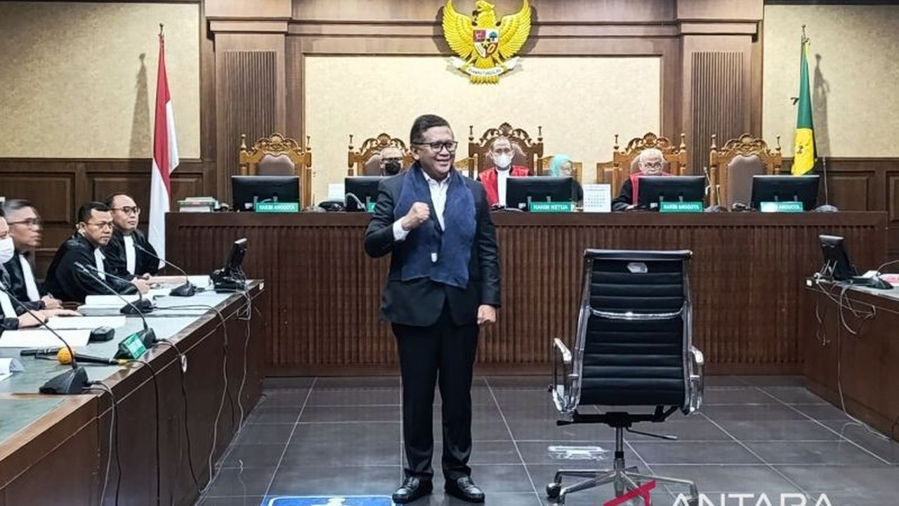 Sekjen PDI Perjuangan, Hasto Kristiyanto, didakwa menyuap KPU agar Harun Masiku menjadi anggota DPR, melibatkan sejumlah uang dan upaya perintangan penyidikan.