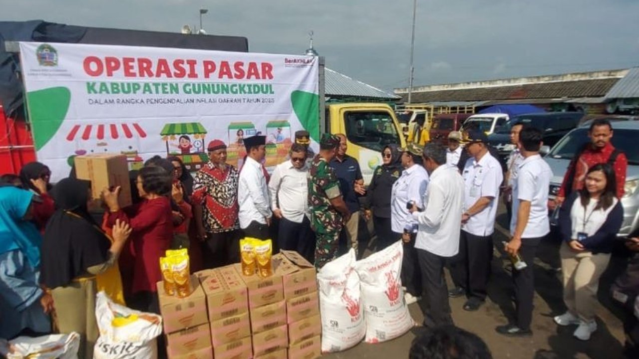 Rajawali Nusindo, anak perusahaan ID FOOD, tingkatkan distribusi minyak goreng subsidi untuk stabilisasi harga jelang Ramadhan dan Lebaran, menjangkau berbagai wilayah di Indonesia.