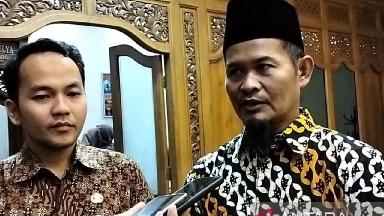 Kota Solo, Jawa Tengah, hari ini menargetkan rekor MURI untuk buka puasa terpanjang dengan perkiraan 15.000 peserta di Stadion Manahan, melibatkan berbagai pejabat dan dukungan penuh dari pemerintah kota.