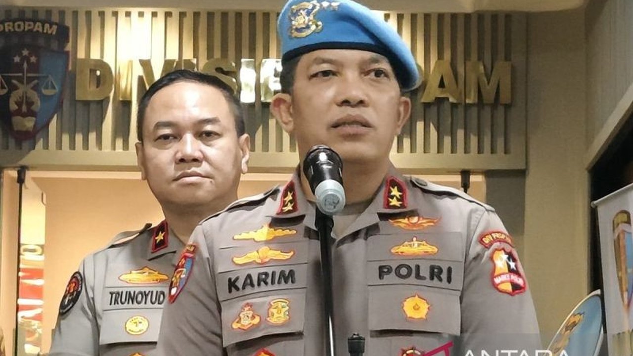 Irjen Pol. Abdul Karim menegaskan Polri tak akan menoleransi tindakan eks Kapolres Ngada, AKBP Fajar Widyadharma, yang telah ditetapkan sebagai tersangka kasus asusila dan narkoba, merusak kepercayaan publik.