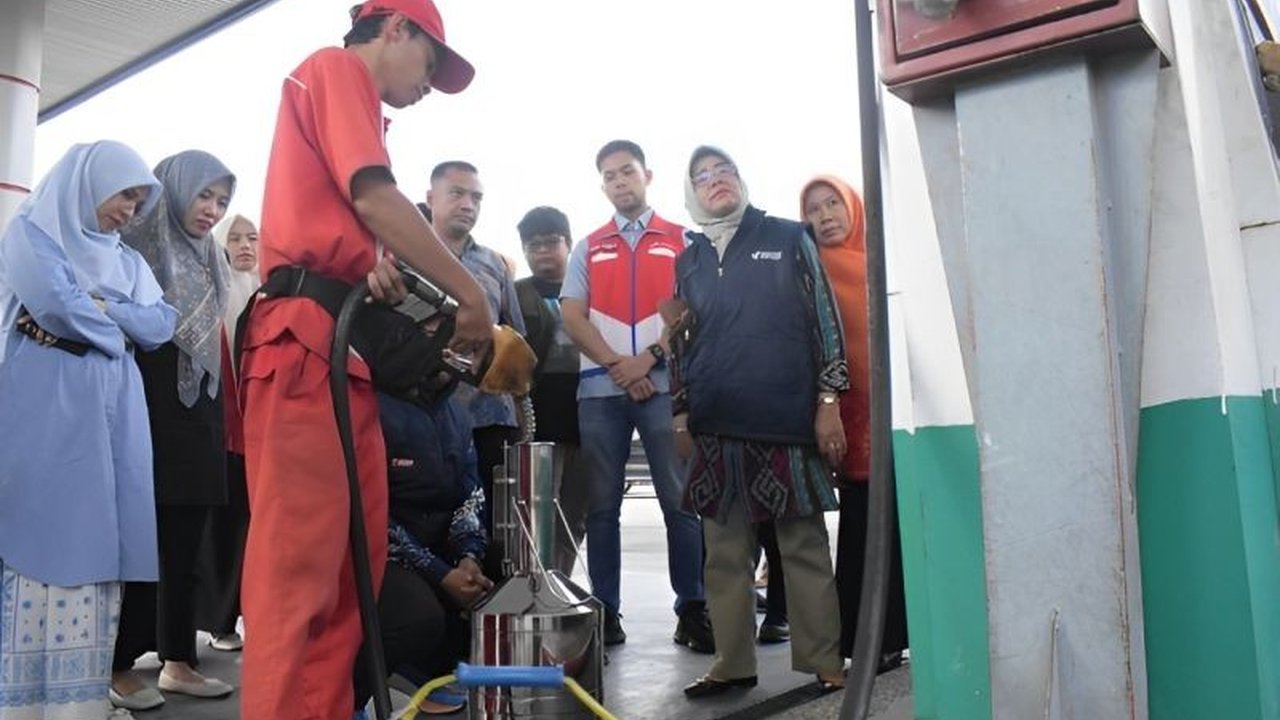 Petugas gabungan sidak SPBU dan agen LPG di Palu untuk memastikan ketersediaan BBM dan LPG 3 kilogram bersubsidi jelang Ramadan dan Idul Fitri 2025, serta mencegah kelangkaan dan penyaluran yang tidak sesuai ketentuan.