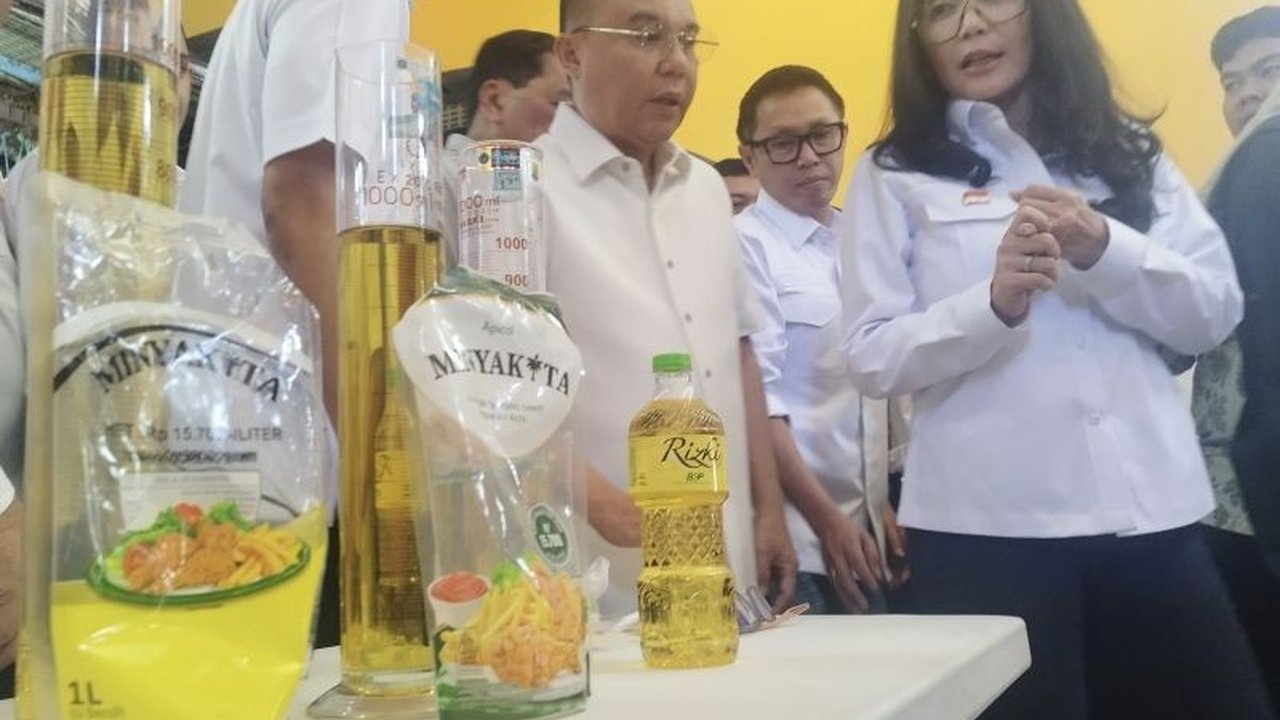 Wakil Ketua DPR RI, Sufmi Dasco Ahmad, mendesak pemerintah menarik minyak goreng kemasan yang takarannya tidak sesuai, seperti produk Rizki, demi melindungi konsumen dari kerugian dan bahaya kesehatan.