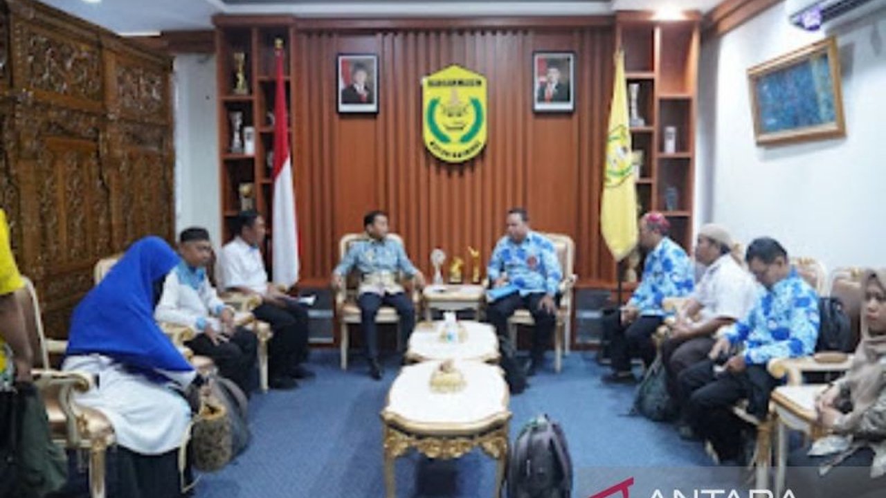 Pemerintah Kota Banjarmasin berkomitmen menyelesaikan masalah pengangkatan PPPK dan keterlambatan gaji guru honorer setelah menerima audiensi dari Ikatan Guru Indonesia (IGI).